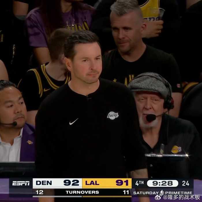 詹姆斯首度鱼跃扑球，雷迪克称23年未见此景