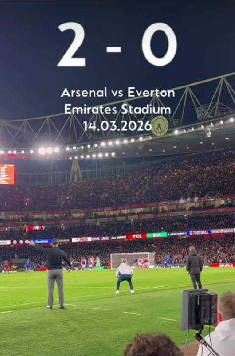 当年的小汉终于到了要拎着保温杯上班的年龄了（图一）