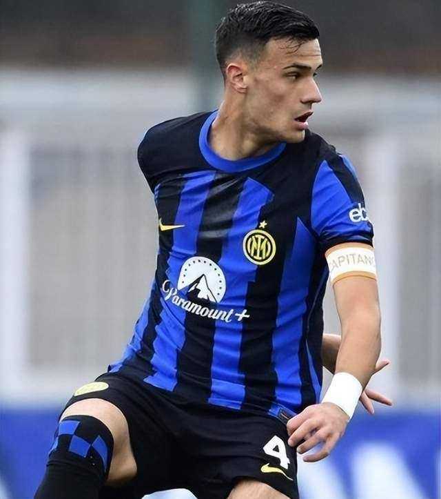 国米今夏引援瞄准2500万中场，齐沃吃牌还要背锅，马洛塔保持沉默