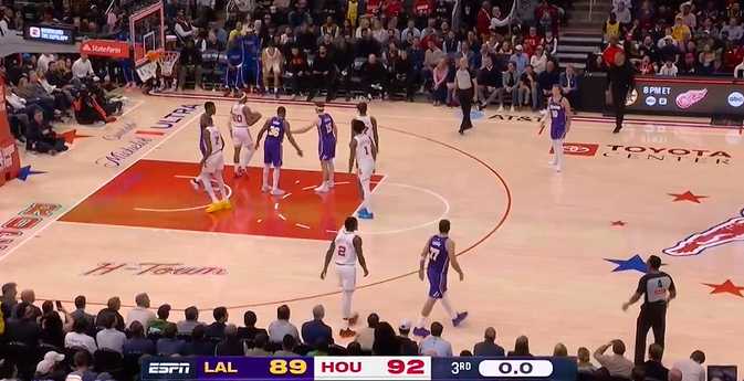 火箭第三节单节轰出一波37-22反超湖人3分，杜兰特单节13分